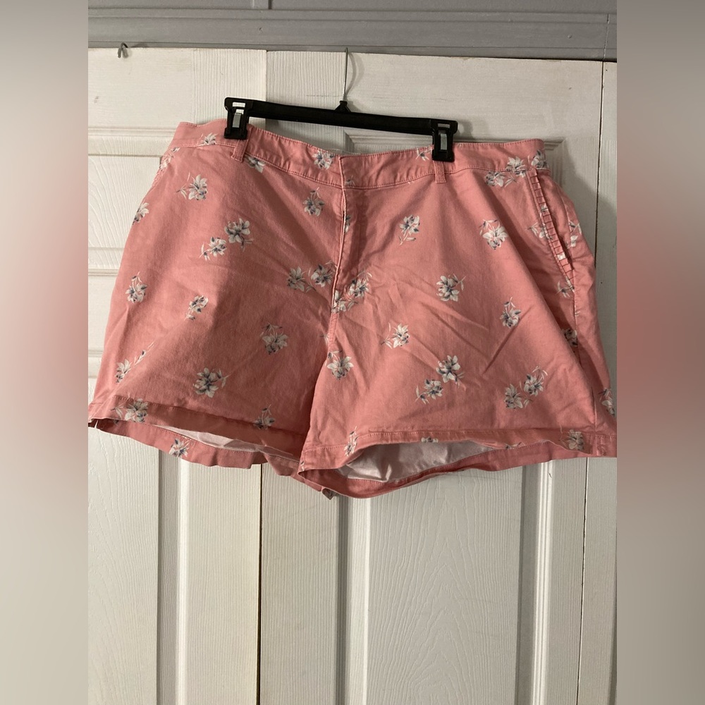 2/$20 Womens lane Bryant size 22 shorts